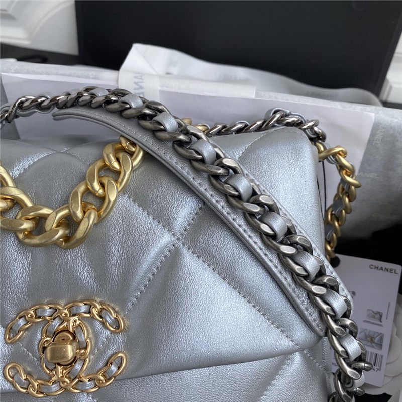 Chanel 19 Flap Bag Lambskin LB3842 (3)