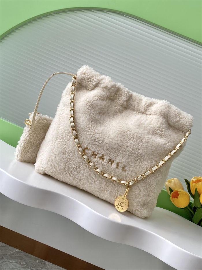 Chanel 22 BACKPACK Shearling Lambskin LB15669 (1)
