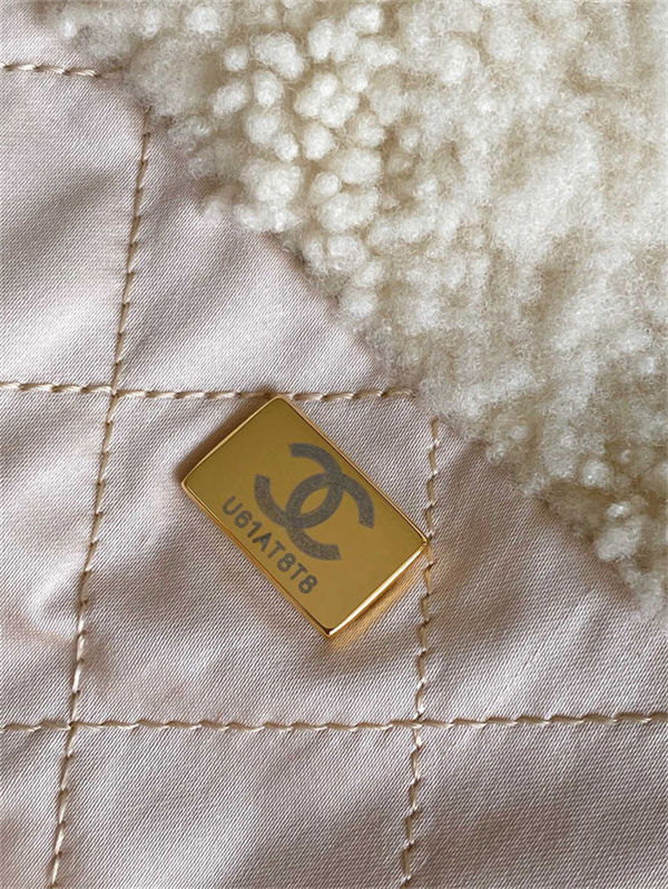 Chanel 22 BACKPACK Shearling Lambskin LB15669 (4)