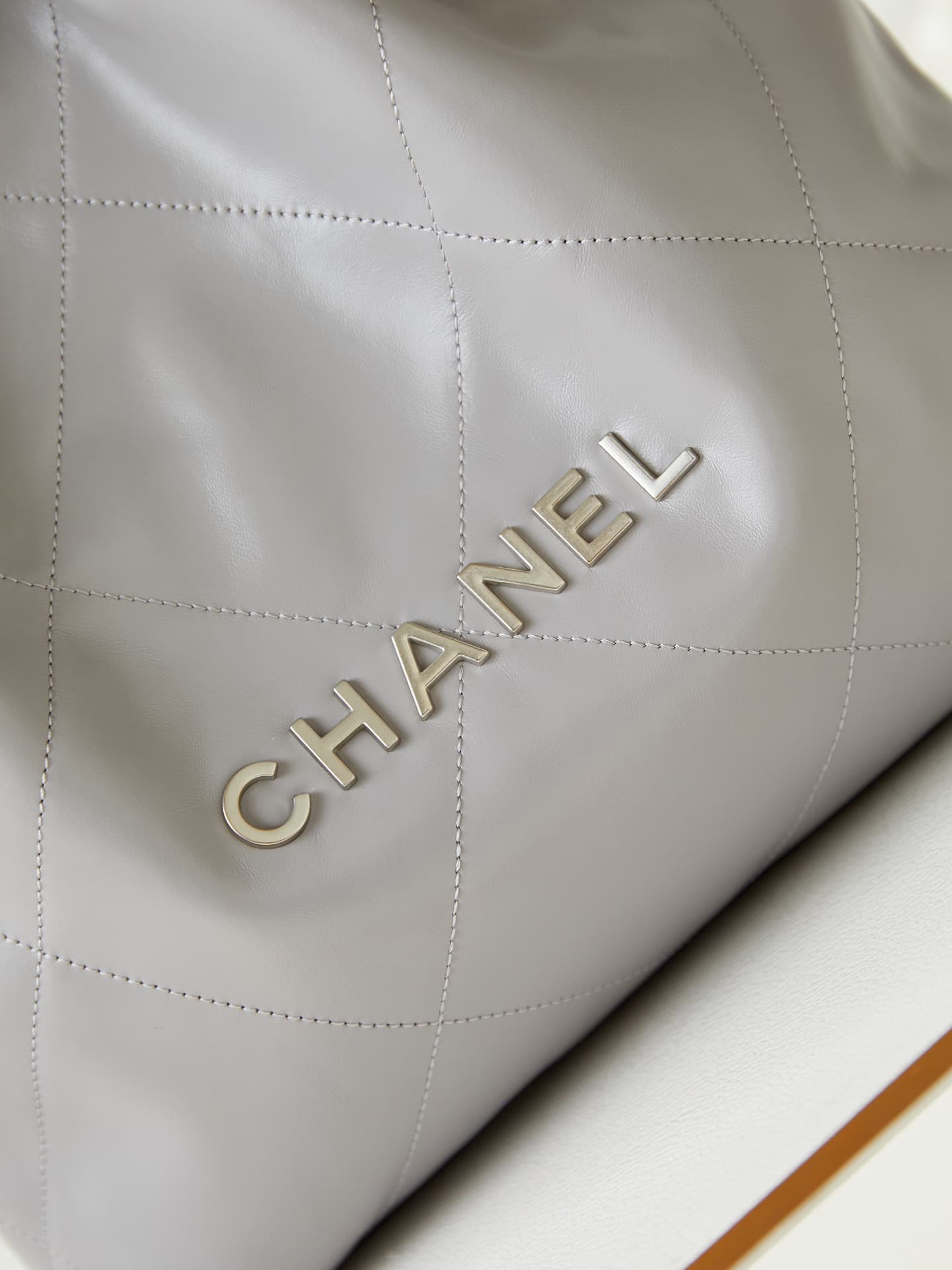 Chanel 22 BACKPACK Shiny Calfskin LB16246 (2)