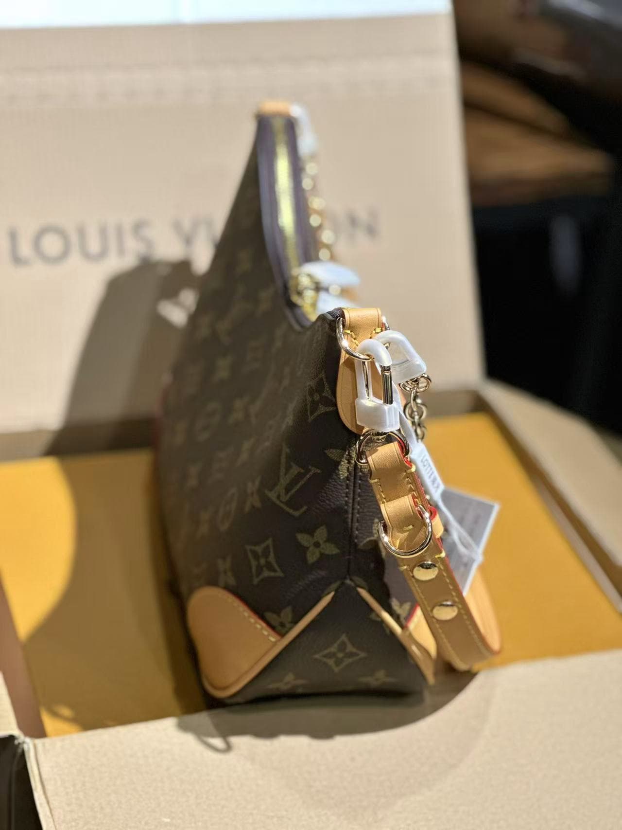 Louis Vuitton Boulogne Monogram canvas LB8716 (5)