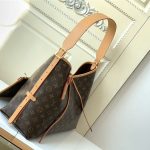 Louis Vuitton CARRYALL MM Monogram canvas LB11205 (3)