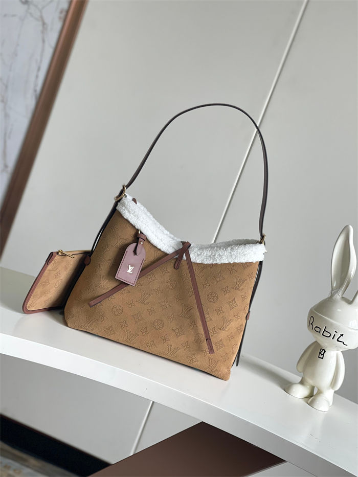 Louis Vuitton CARRYALL PM Suede leather LB15389 (1)