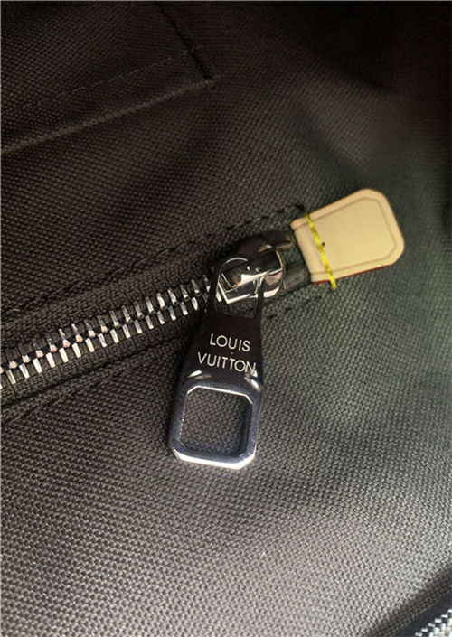 Louis Vuitton CHRISTOPHER PM Monogram Mirror canvas LB5118 (6)