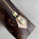 Louis Vuitton COSMETIC POUCH GM Monogram LB5163 (6)