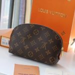 Louis Vuitton COSMETIC POUCH PM Monogram LB5160 (3)
