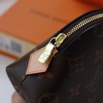 Louis Vuitton COSMETIC POUCH PM Monogram LB5160 (5)