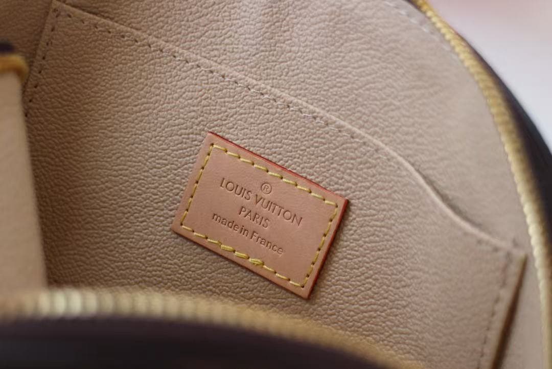 Louis Vuitton COSMETIC POUCH PM Monogram LB5160 (6)