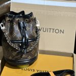 Louis Vuitton Canoé Bucket Monogram canvas LB1459 (1)