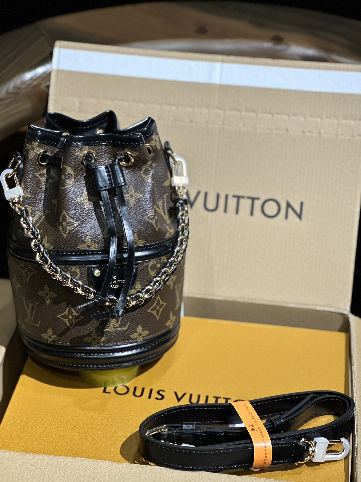 Louis Vuitton Canoé Bucket Monogram canvas LB1459 (1)