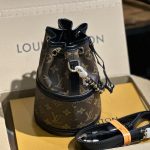 Louis Vuitton Canoé Bucket Monogram canvas LB1459 (2)