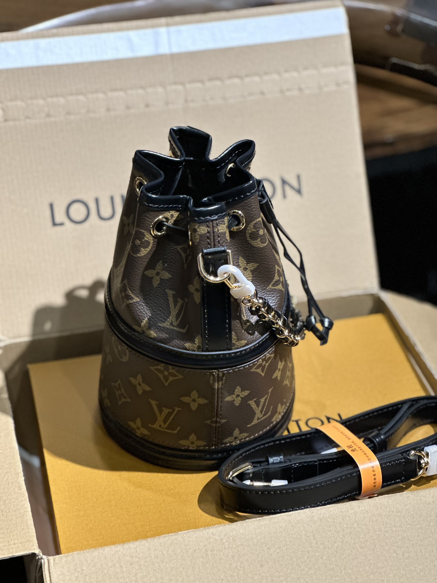 Louis Vuitton Canoé Bucket Monogram canvas LB1459 (2)
