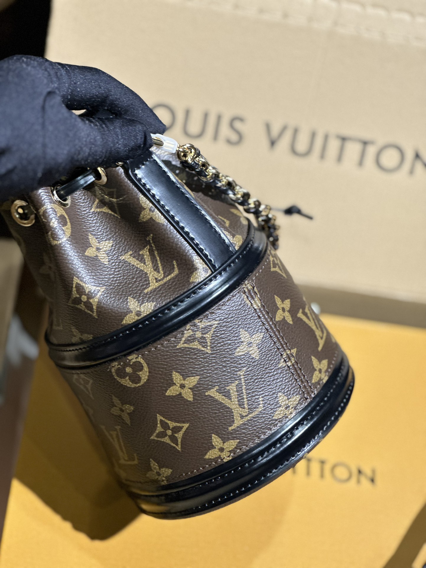 Louis Vuitton Canoé Bucket Monogram canvas LB1459 (5)