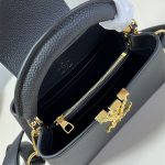 Louis Vuitton Capucines East-West Mini Grained calfskin LB14698 (5)