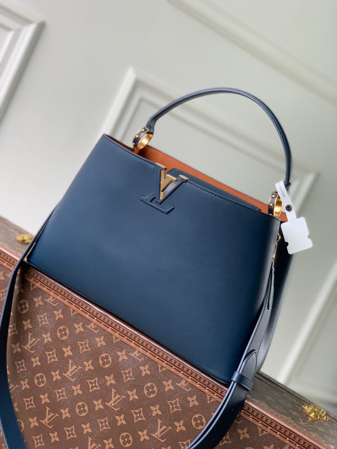 Louis Vuitton Capucines GM Souple Calfskin LB22532 (1)