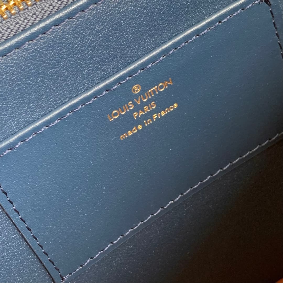 Louis Vuitton Capucines GM Souple Calfskin LB22532 (5)