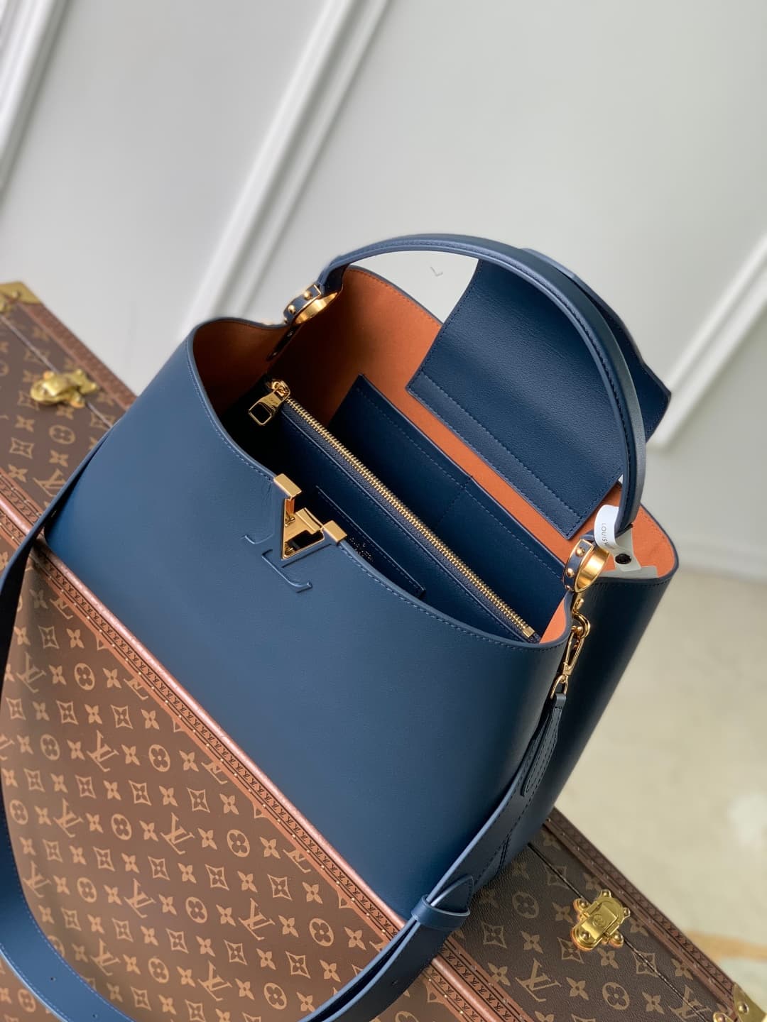 Louis Vuitton Capucines GM Souple Calfskin LB22532 (6)