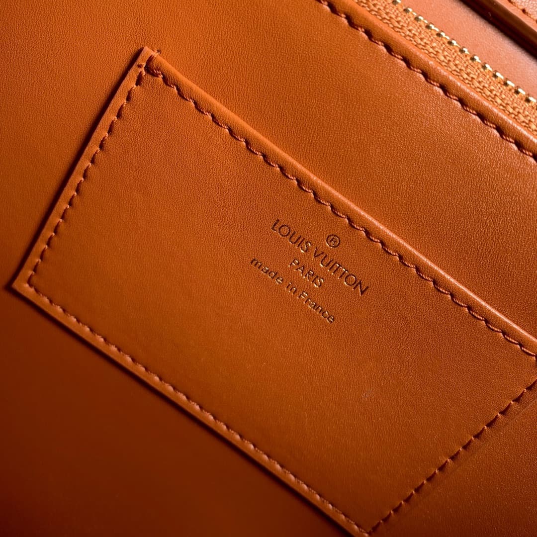 Louis Vuitton Capucines GM Souple Calfskin LB22535 (5)