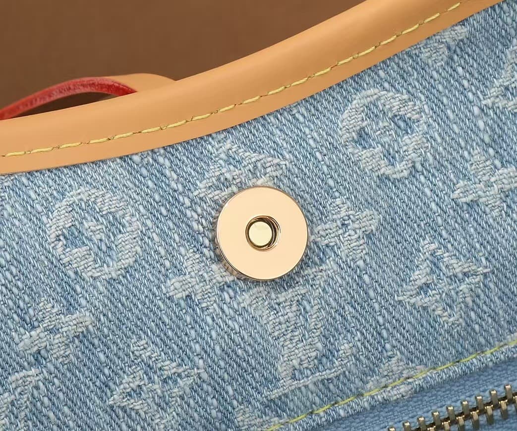 Louis Vuitton CarryAll PM LB11566 (5)