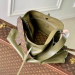 Louis Vuitton Carryall Vibe MM Lamb leather LB22462 (5)