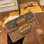 Louis Vuitton Dauphine Chain Wallet Monogram LB13522 (1)