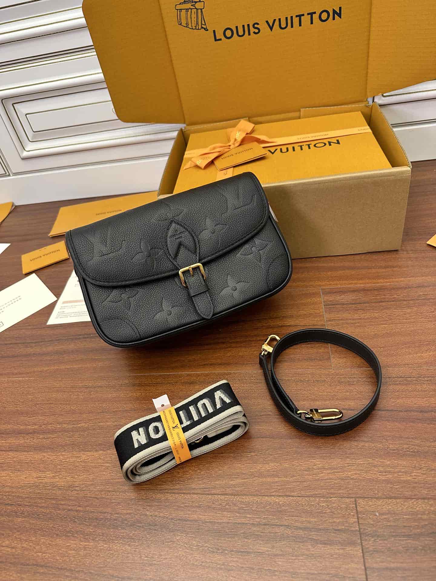 Louis Vuitton Diane Monogram Empreinte Leather LB16222 (4)