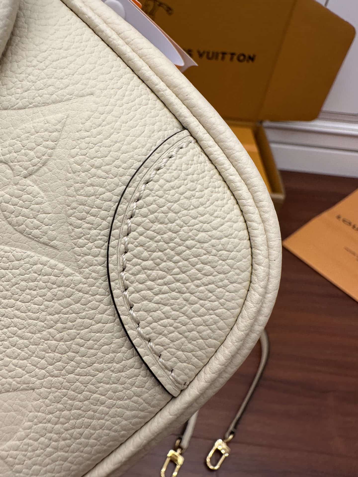 Louis Vuitton Diane Monogram Empreinte Leather LB16223 (6)