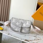 Louis Vuitton Diane Monogram Empreinte Leather LB21761 (1)