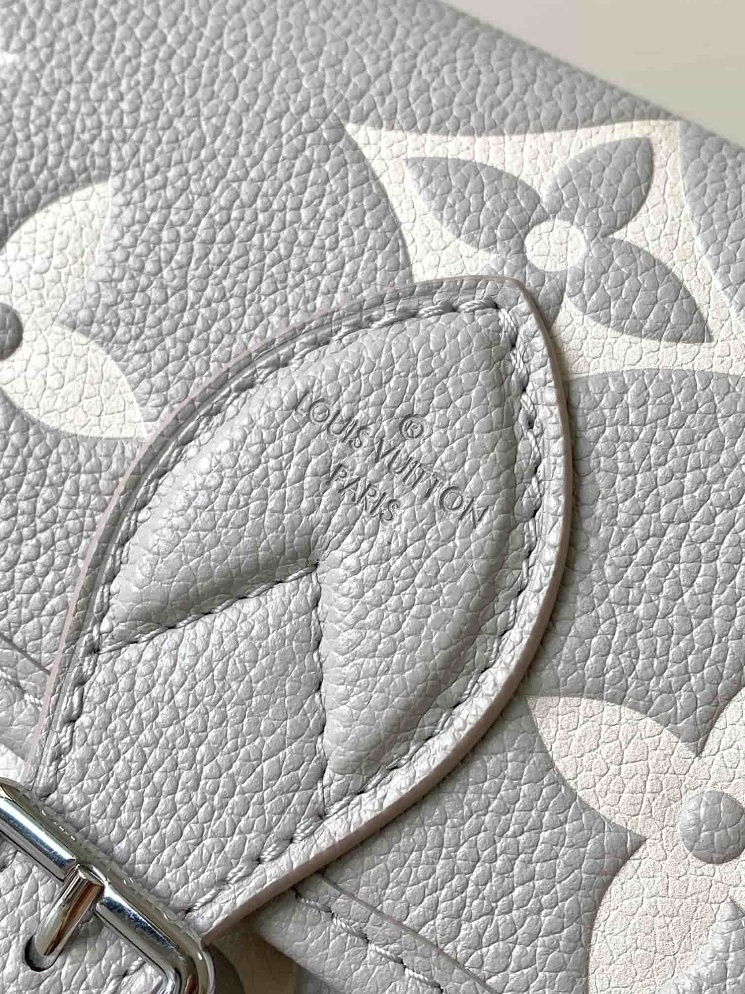 Louis Vuitton Diane Monogram Empreinte Leather LB21761 (4)