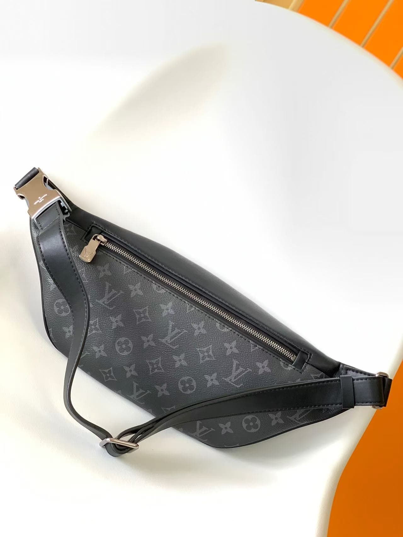 Louis Vuitton Discovery Bumbag Monogram Eclipse LB2578 (3)