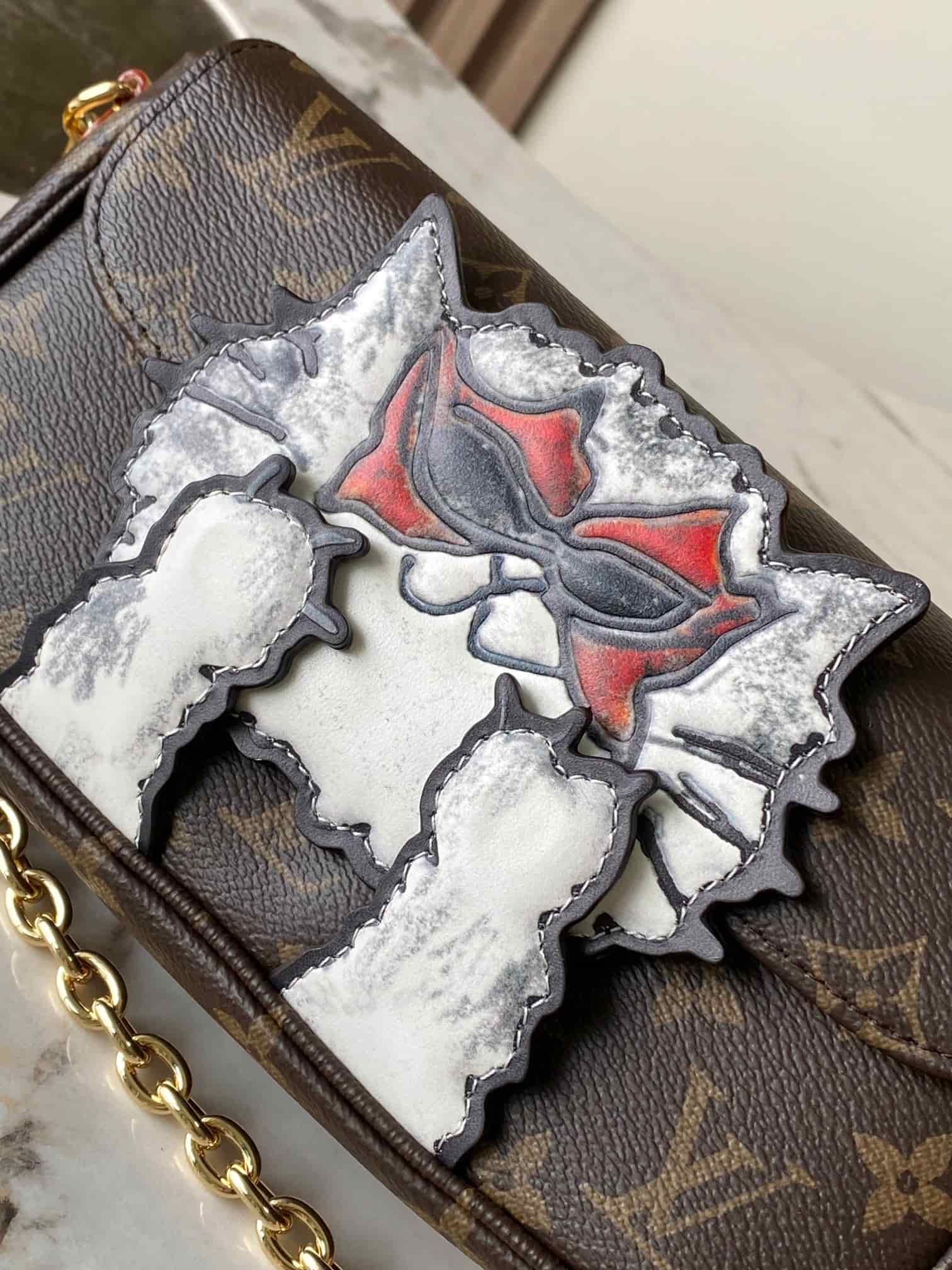 Louis Vuitton Ivy Travels With Grace Coddington LB22096 (6)