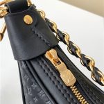 Louis Vuitton LOOP Baguette Calfskin LB8137 (4)
