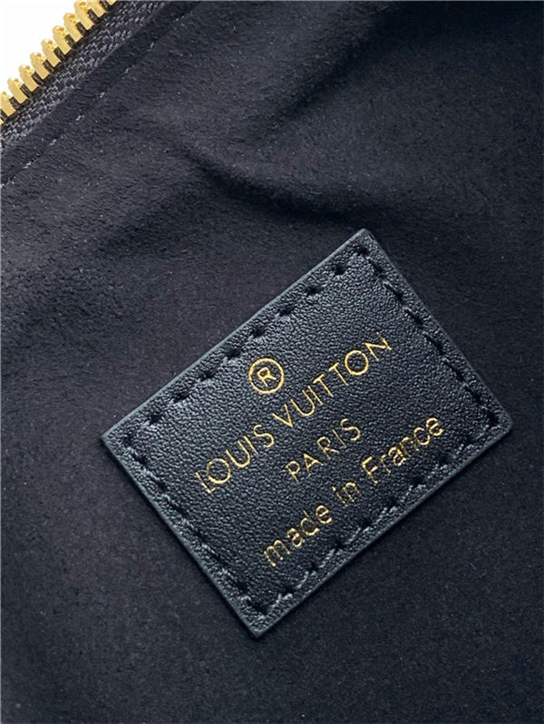 Louis Vuitton LOOP Baguette Calfskin LB8137 (6)