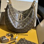 Louis Vuitton LOOP Monogram canvas LB1457 (1)