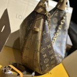 Louis Vuitton LOOP Monogram canvas LB1457 (2)
