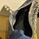 Louis Vuitton LOOP Monogram canvas LB1457 (5)