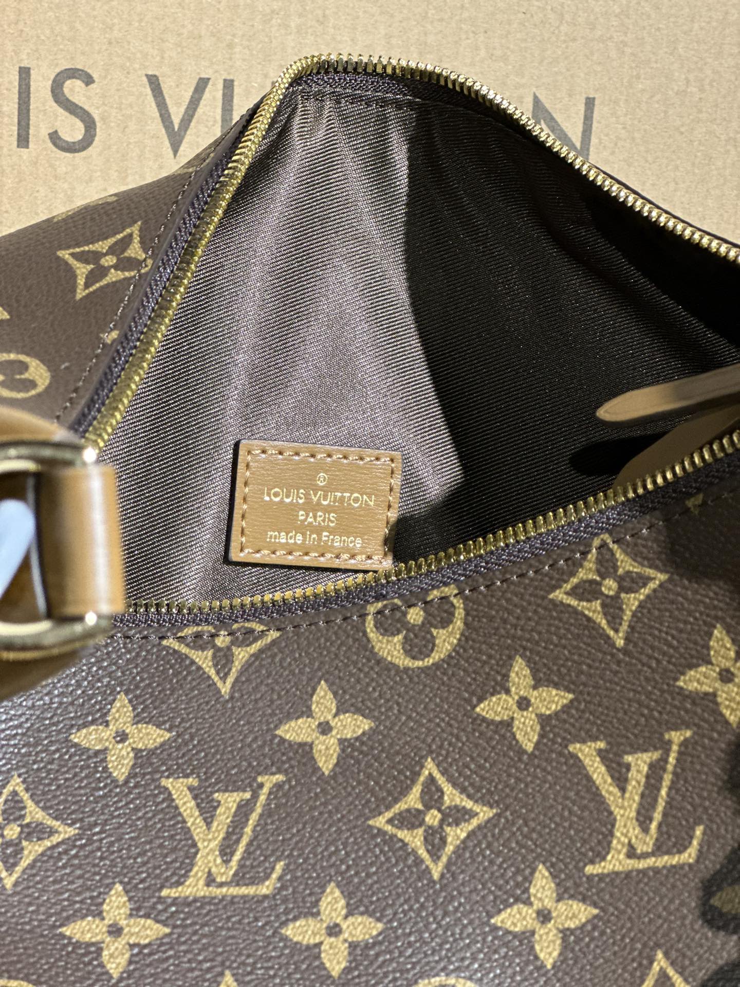 Louis Vuitton LOOP Monogram canvas LB1457 (6)