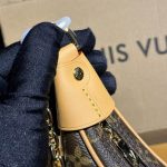 Louis Vuitton LOOP Monogram canvas LB698 (6)