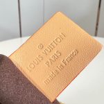 Louis Vuitton LOOP Monogram canvas LB8243 (2)