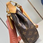 Louis Vuitton LOOP Monogram canvas LB8243 (4)