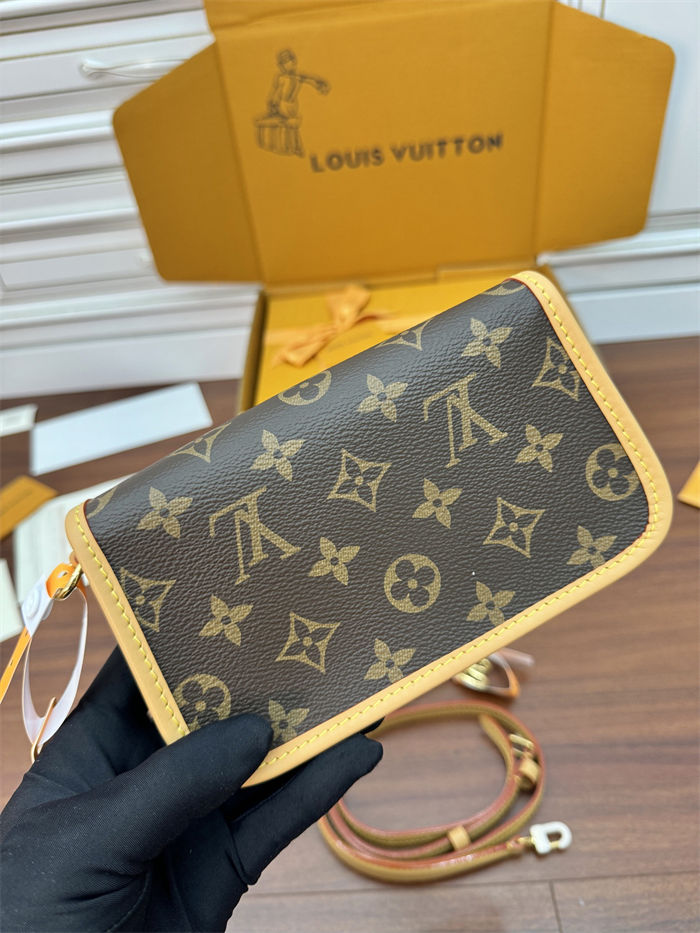 Louis Vuitton Nano Diane Monogram canvas LB15154 (4)