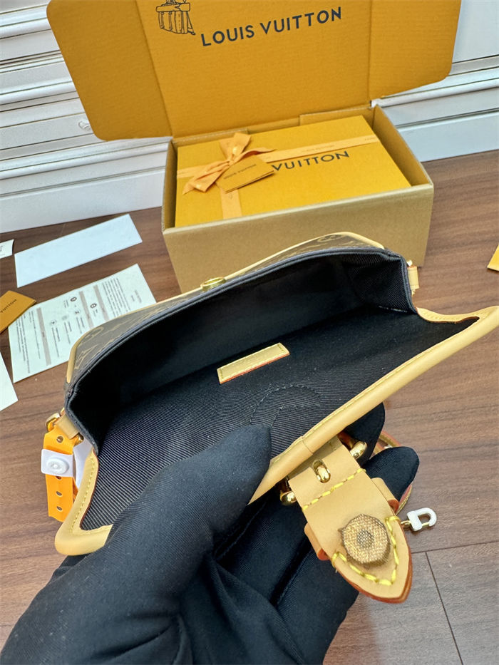 Louis Vuitton Nano Diane Monogram canvas LB15154 (5)