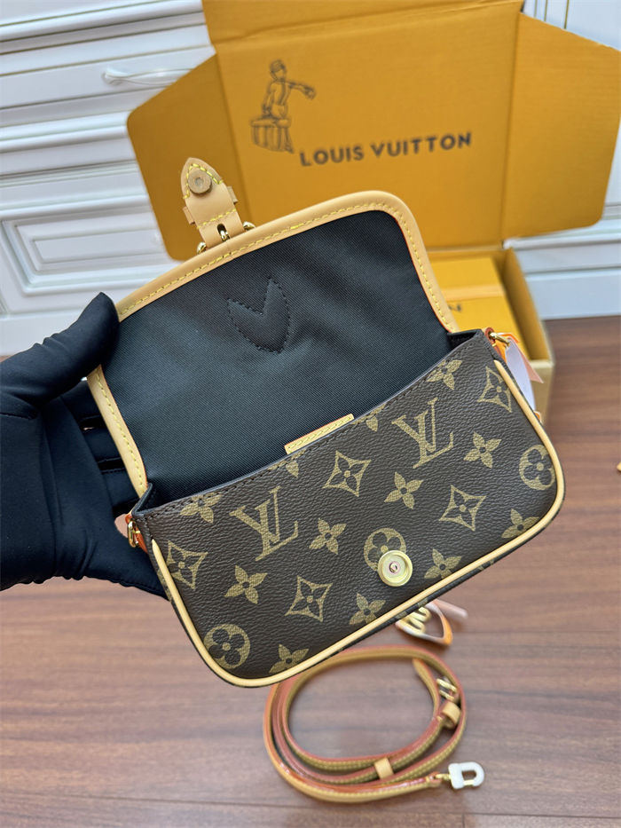 Louis Vuitton Nano Diane Monogram canvas LB15154 (6)
