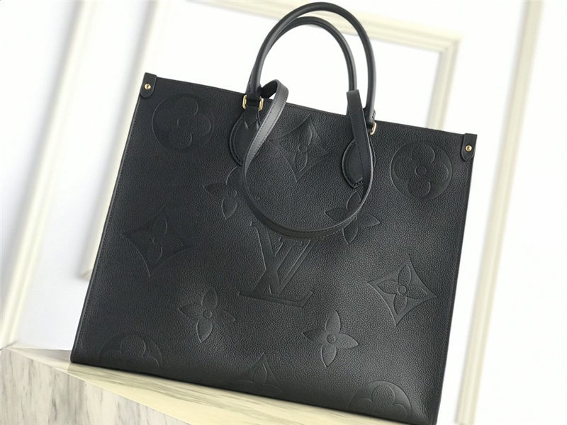 Louis Vuitton ONTHEGO GM Monogram Giant LB2224 (2)