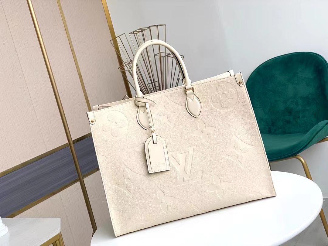Louis Vuitton ONTHEGO GM Monogram Giant LB2225 (2)