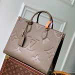 Louis Vuitton Onthego MM Monogram LB22520 (1)