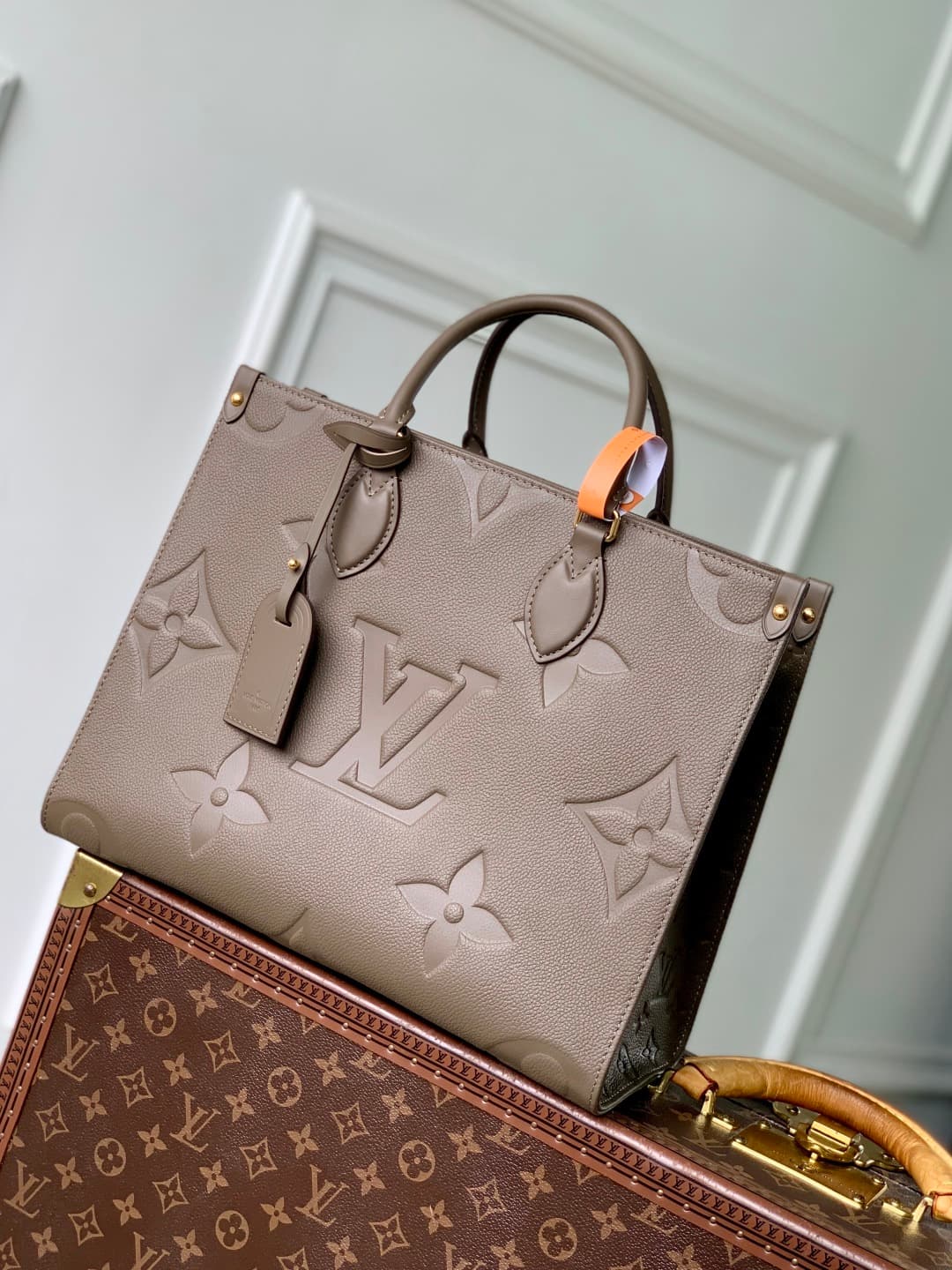 Louis Vuitton Onthego MM Monogram LB22520 (1)