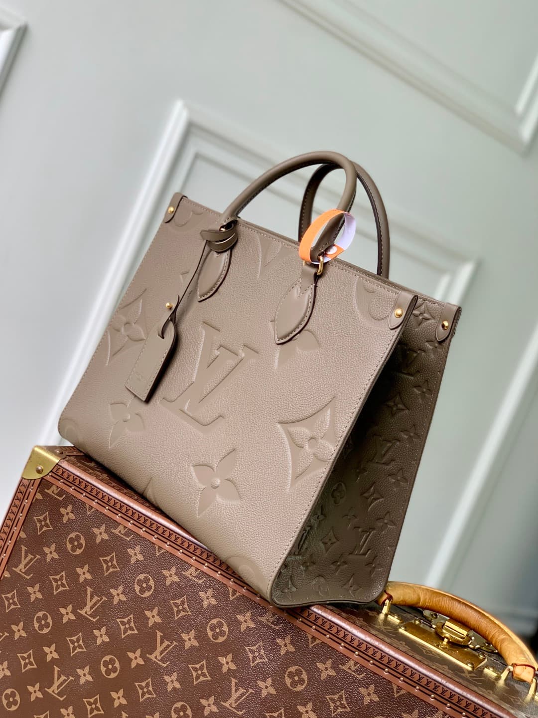 Louis Vuitton Onthego MM Monogram LB22520 (2)