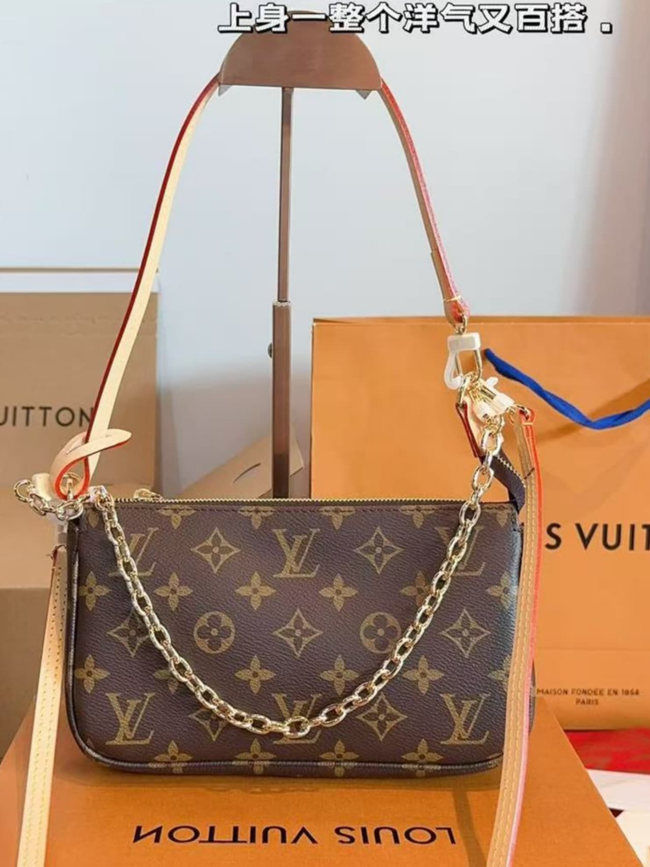 Louis Vuitton Pochette accessories Monogram LB2083 (2)