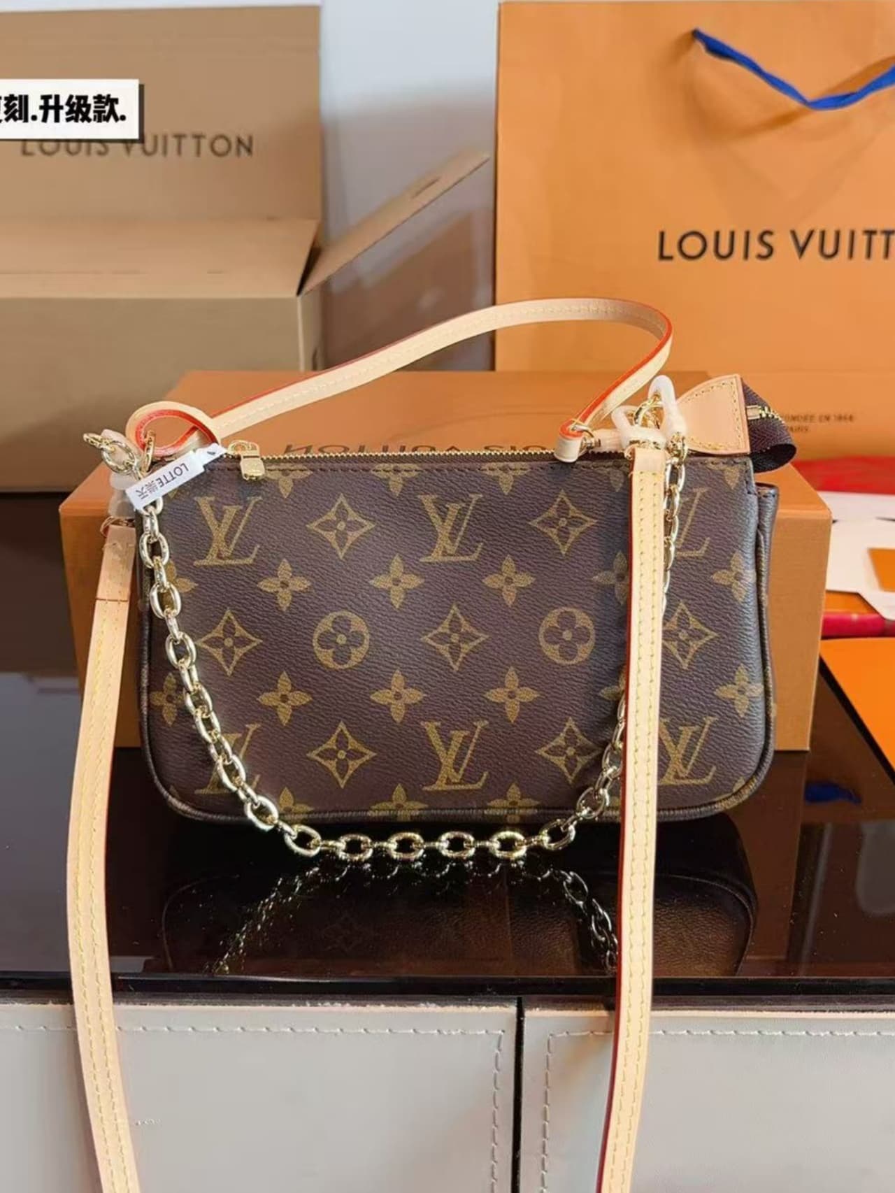 Louis Vuitton Pochette accessories Monogram LB2083 (3)